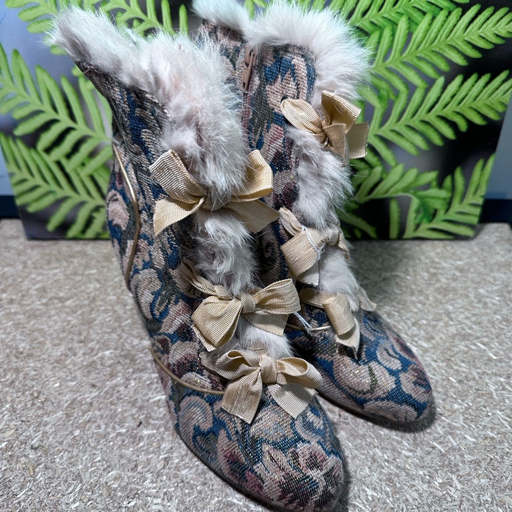 Vintage RARE Kenzie Spiceup Tapestry Faux Fur Ribbon Victorian Ankle Boots -sz 7